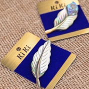 картинка Брошь Ki Ki из акрилового пластика Перышко