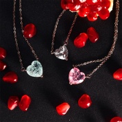 картинка Цепь колье на шею женская с подвеской кулоном сердечком с цирконом бижутерия