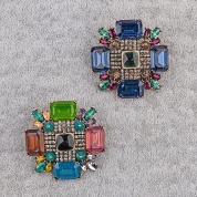 картинка Брошь Blucome из бижутерного сплава